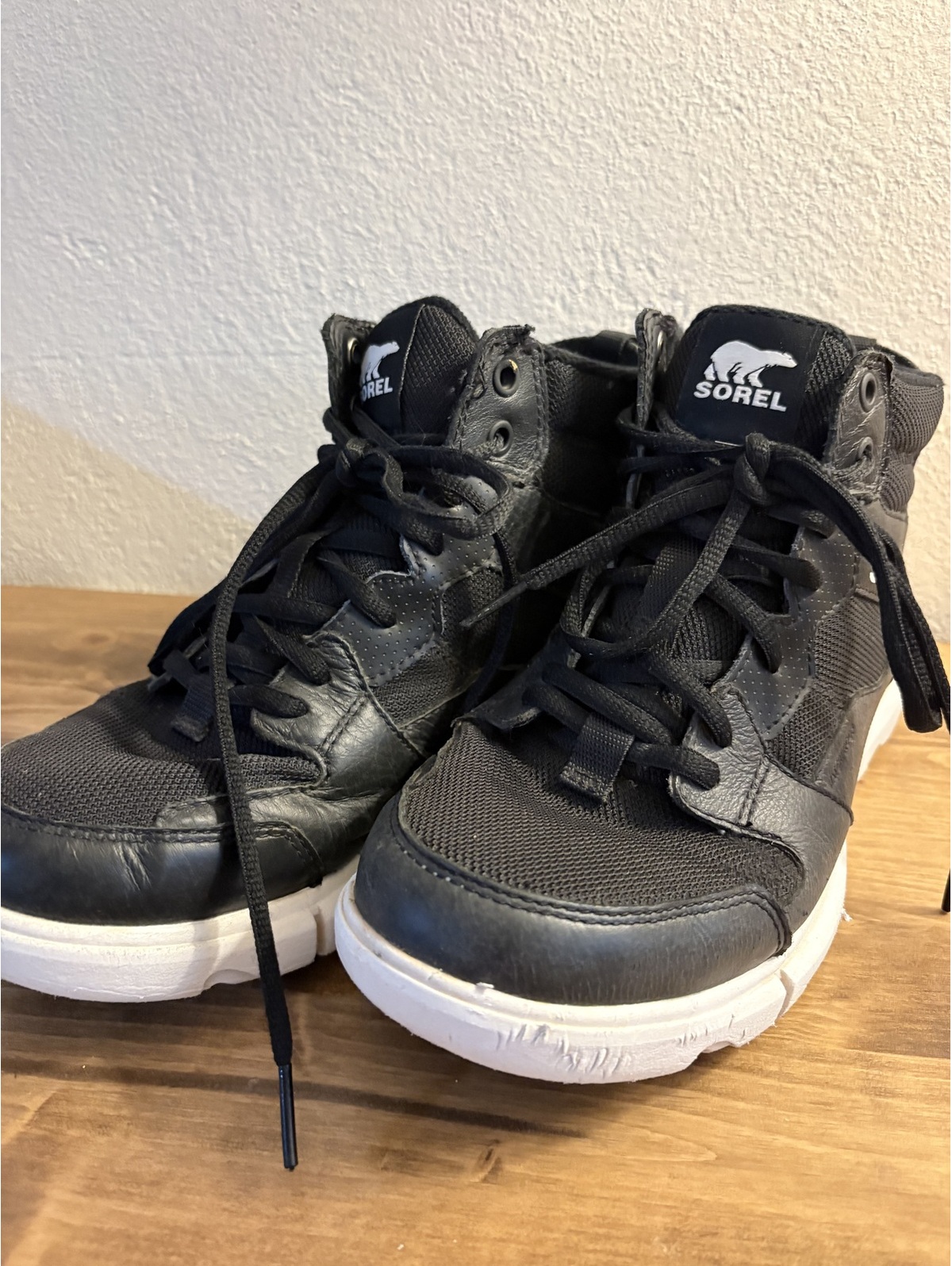 Sorel Womens Explorer Ii BlackWhite Sneaker Mid Size 85